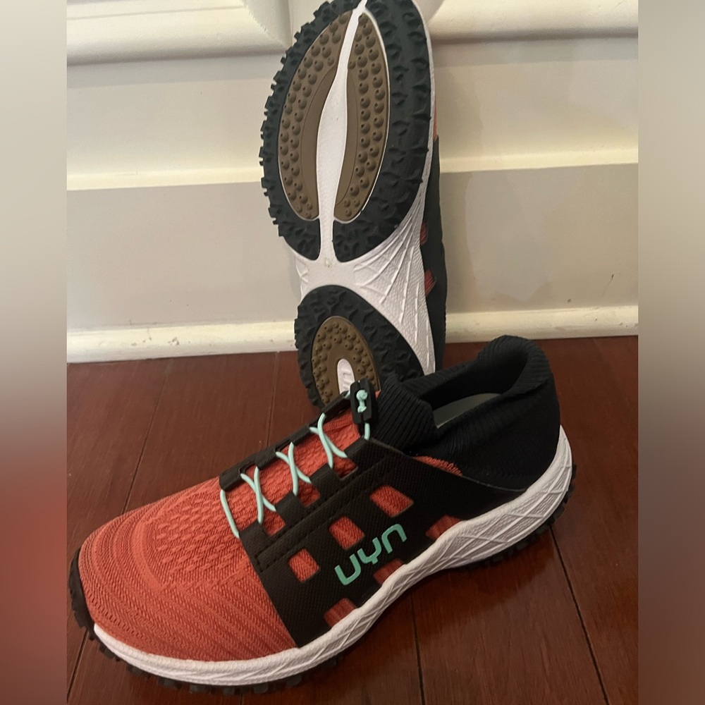 UYN
WOMEN'S URBAN TRAIL ARTAX